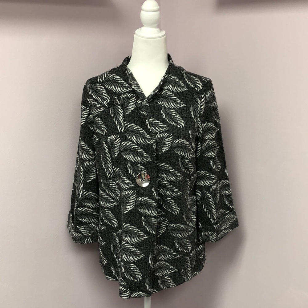 JM Collection Sweater/Shrug with Button Front sz M
